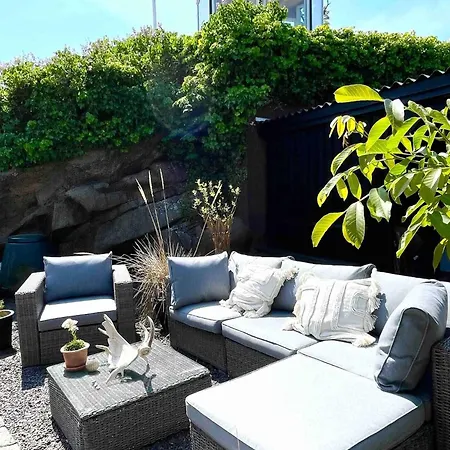 Idyllic Cliffside With Stunning Sea Views *