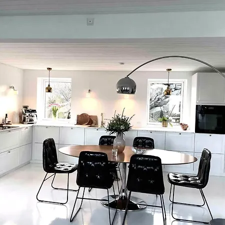 Idyllic Cliffside With Stunning Sea Views Allinge-Sandvig