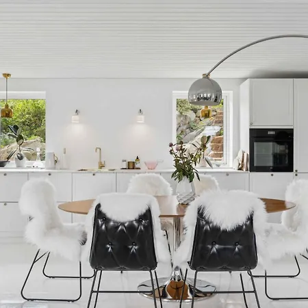 Idyllic Cliffside With Stunning Sea Views Villa Allinge-Sandvig