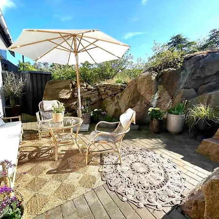 ヴィラ Idyllic Cliffside With Stunning Sea Views アリンエ
