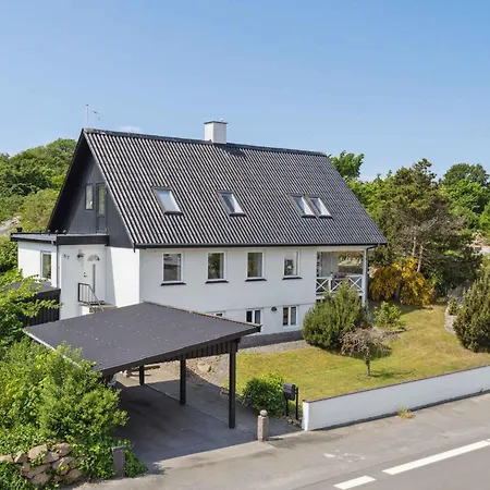 Idyllic Cliffside With Stunning Sea Views *