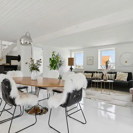 Idyllic Cliffside With Stunning Sea Views Allinge-Sandvig