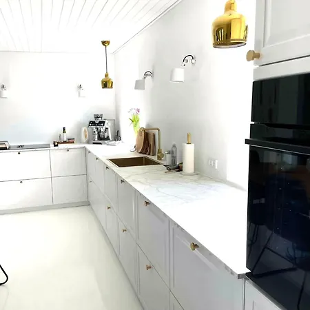 Idyllic Cliffside With Stunning Sea Views * アリンエ